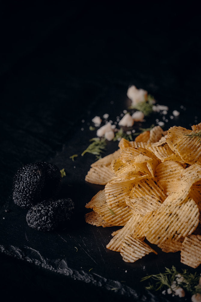 アロマ ブラックサマートリュフチップス （パルメザンチーズ）Aroma Black Summer Truffle Chips (Parmesan Cheese)